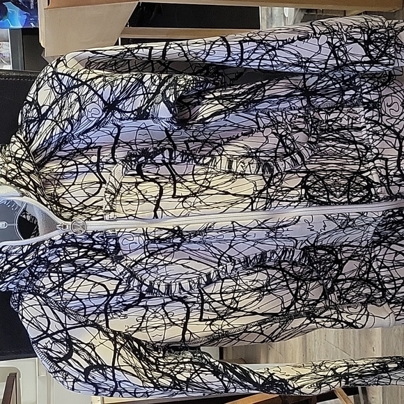 Lululemon  scuba - Picture 2 of 4